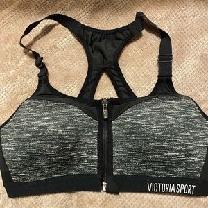 Victoria Sport: Sports Bra
